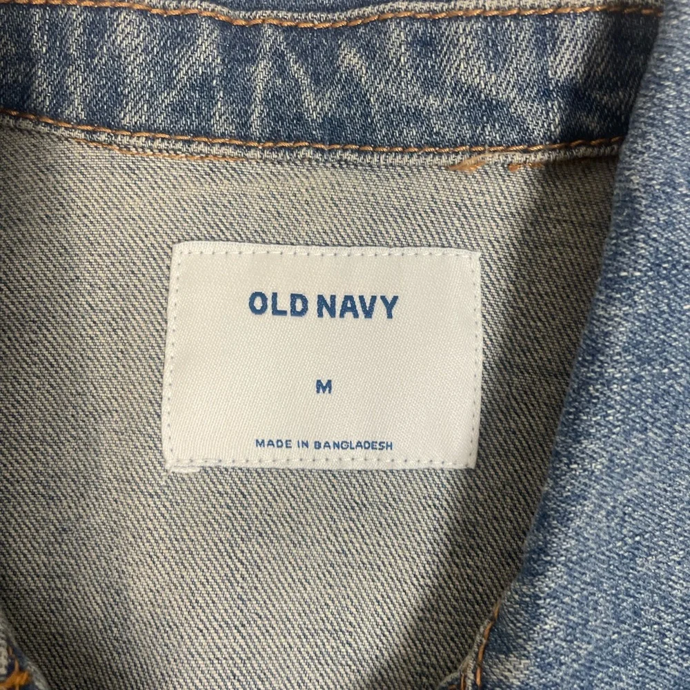 Old Navy Classic Jean Jacket! Size M - Picture 3 of 7